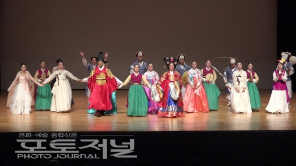 정금란춤 전승보존회와 해남군, 하늘누리 춤터가 주관하는 공연이 2020년 11월 13일 금요일 4시 해남문화예술 회관 대극장에서 열렸다.